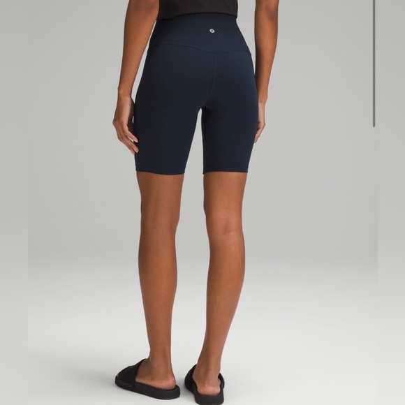 Lululemon High-Rise Short 8” - Picture 5 of 6